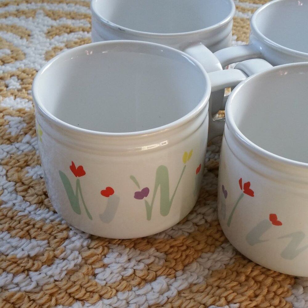 Home Beautiful Green Meadow Floral Pattern Stoneware Mug Set